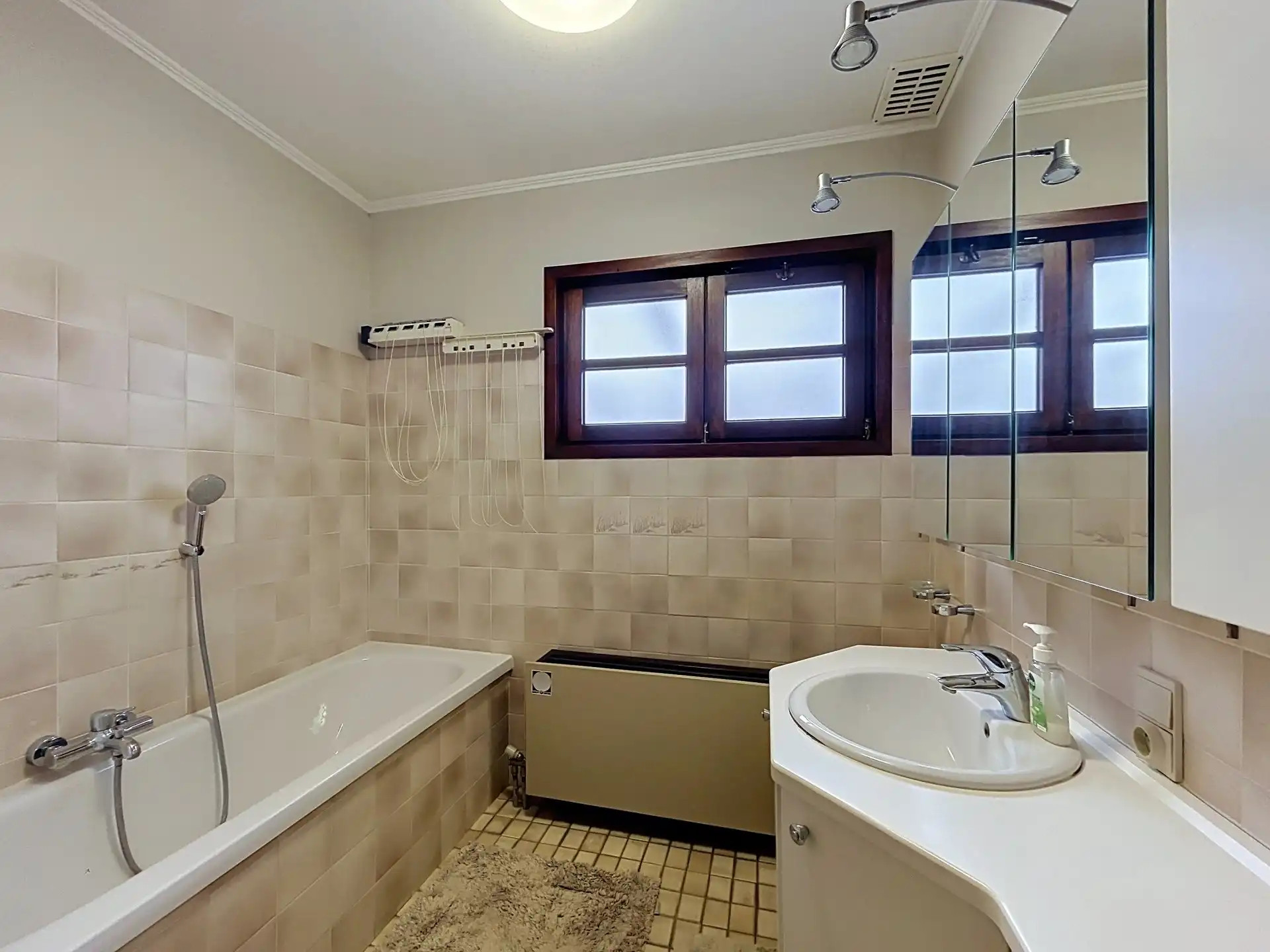 open bebouwing met 3 slaapkamers en garage op perceel van 1808m² foto 9