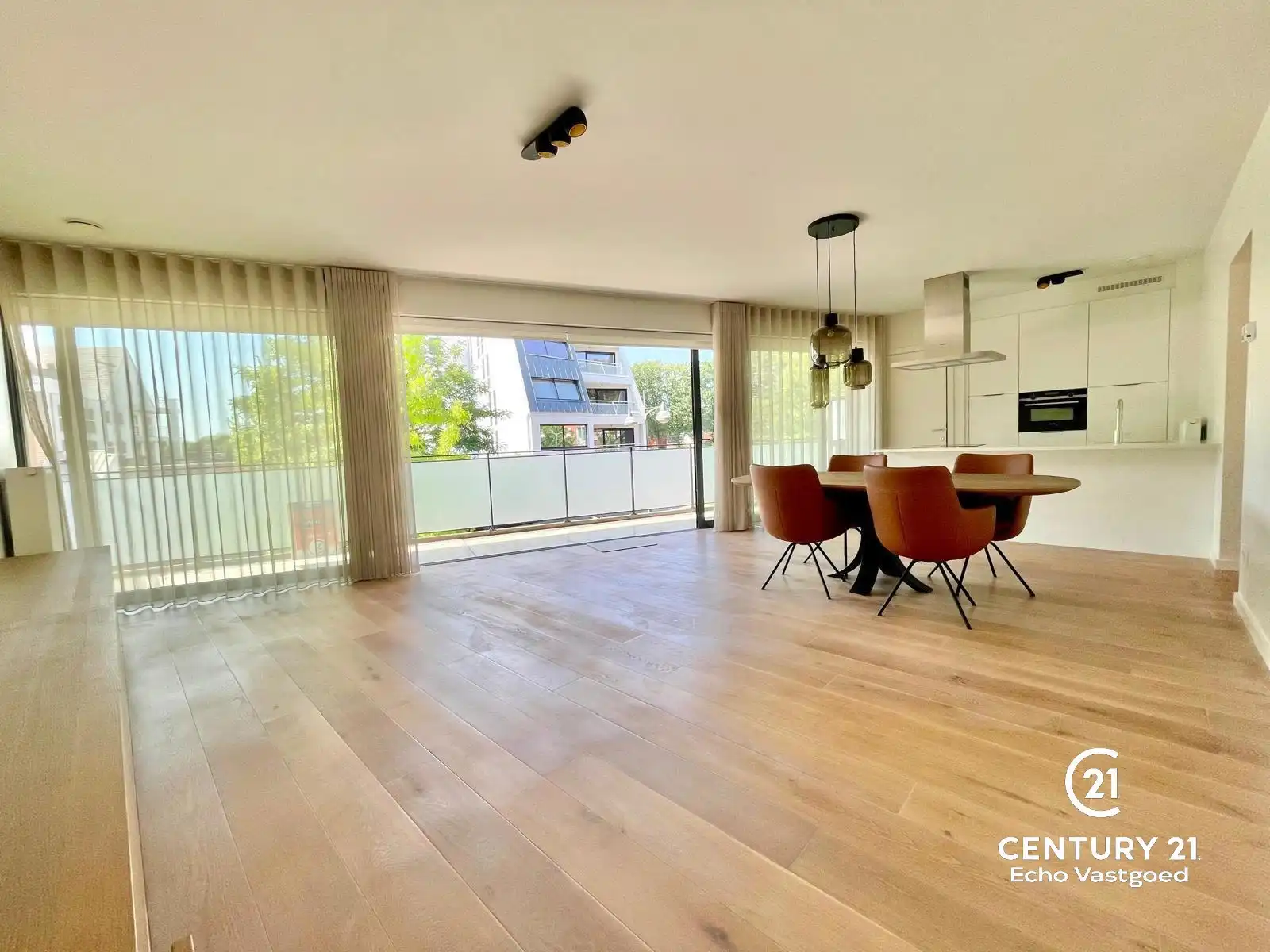 Recent, luxe appartement met 2 slpks, terras en autoplaats foto 4