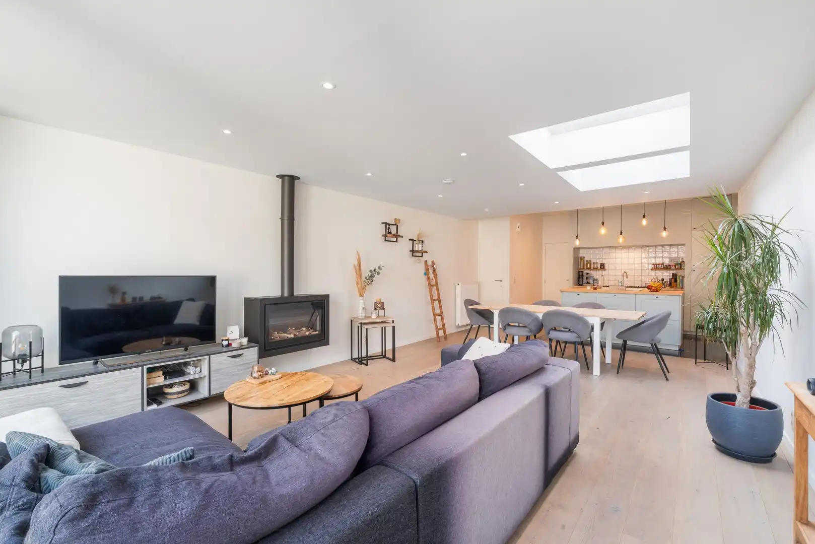 Stijlvol gerenoveerde woning vlak aan de Leie in Astene foto 4
