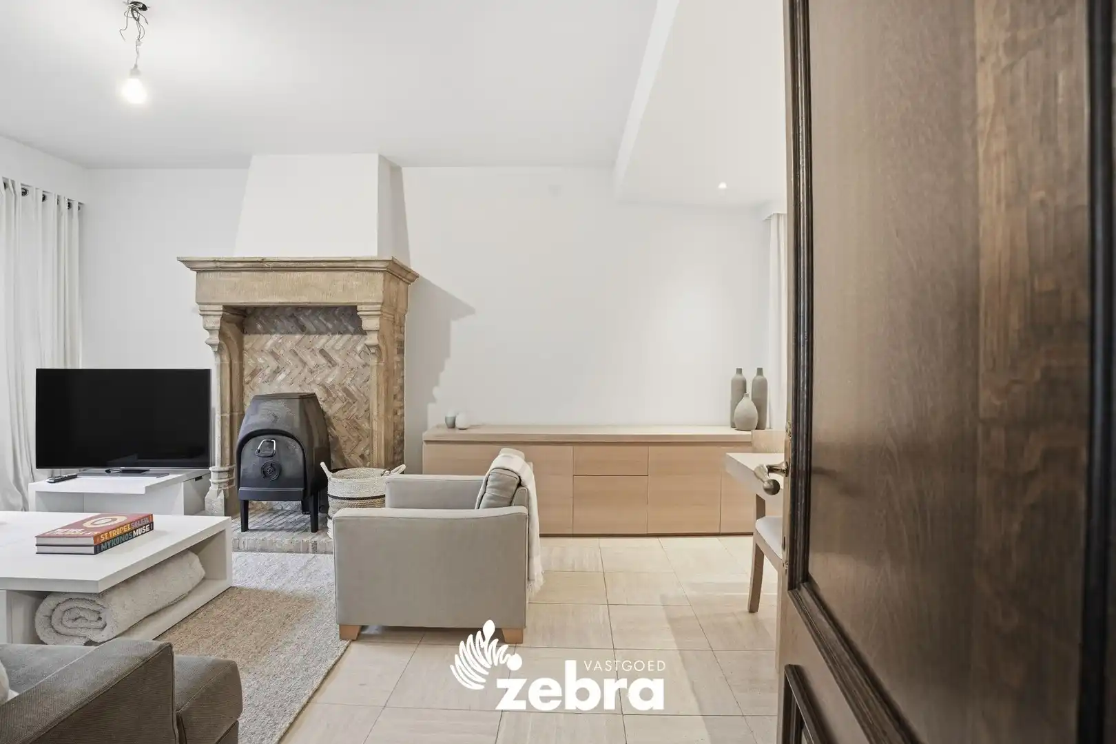 Stijlvolle, volledig gemeubelde karakterwoning in het centrum van Roeselare! foto 2