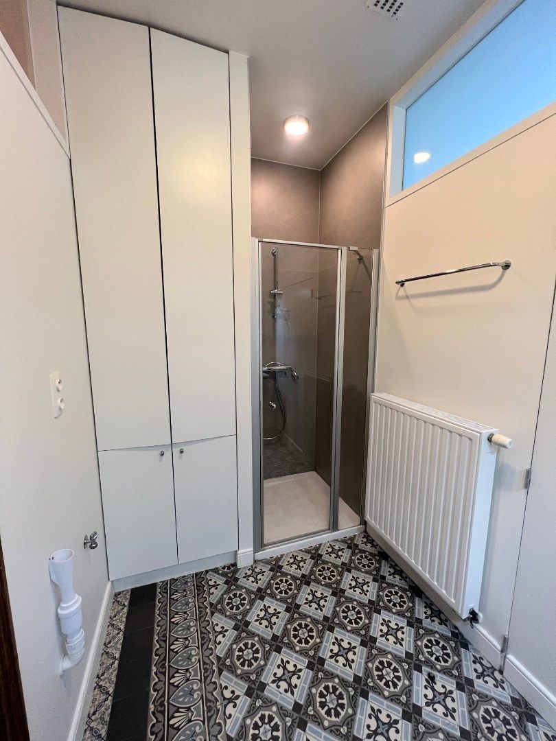 GELIJKVLOERS 1-SLAAPKAMER APPARTEMENT MET TERRAS IN CENTRUM IEPER foto 9