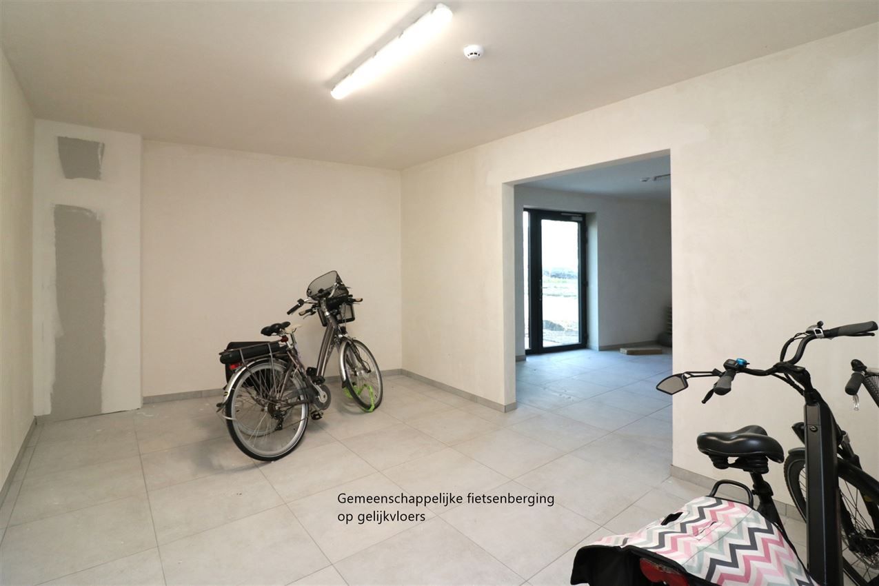 Zonnig appartement, zuidterras, twee slpk, autostaanplaats op gunstige locatie foto 33