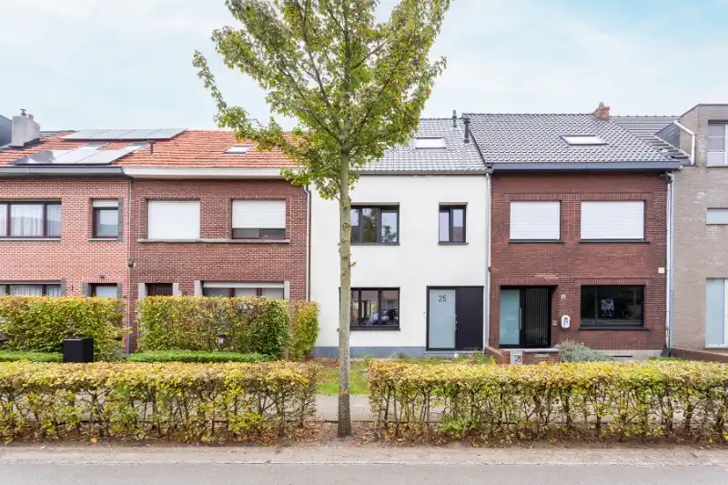 Ruime gezinswoning in rustige straat! foto 2