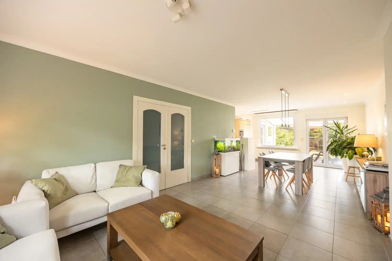 INSTAPKLARE GEZINSWONING MET 4 SLAAPKAMERS EN HEERLIJKE TUIN OP TOPLOCATIE OP DE GRENS EDEGEM/WILRIJK foto 5