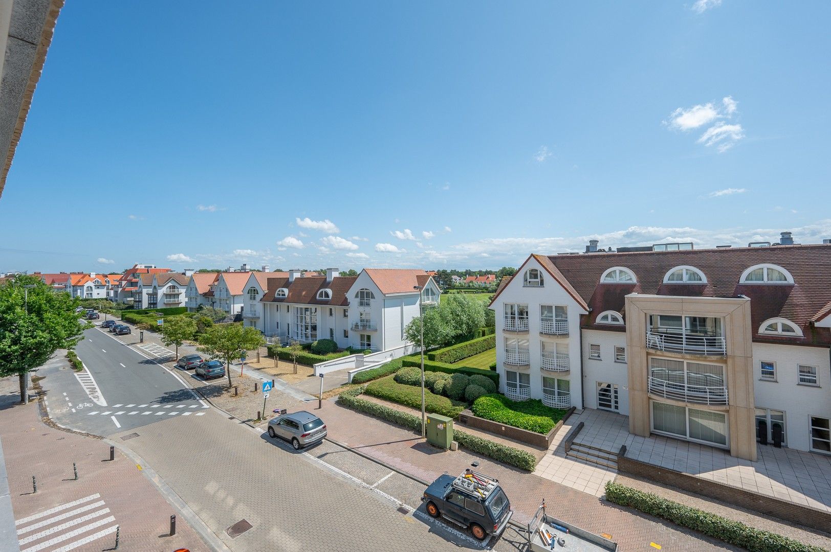 Prachtig gerenoveerd appartement met mooie zichten op een toplocatie vlakbij de winkels en het strand. foto {{pictureIndex}}