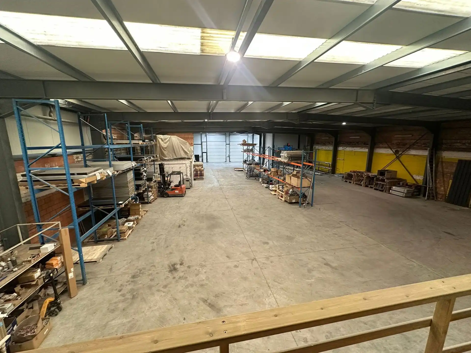 Magazijn + kantoor te huur foto 10