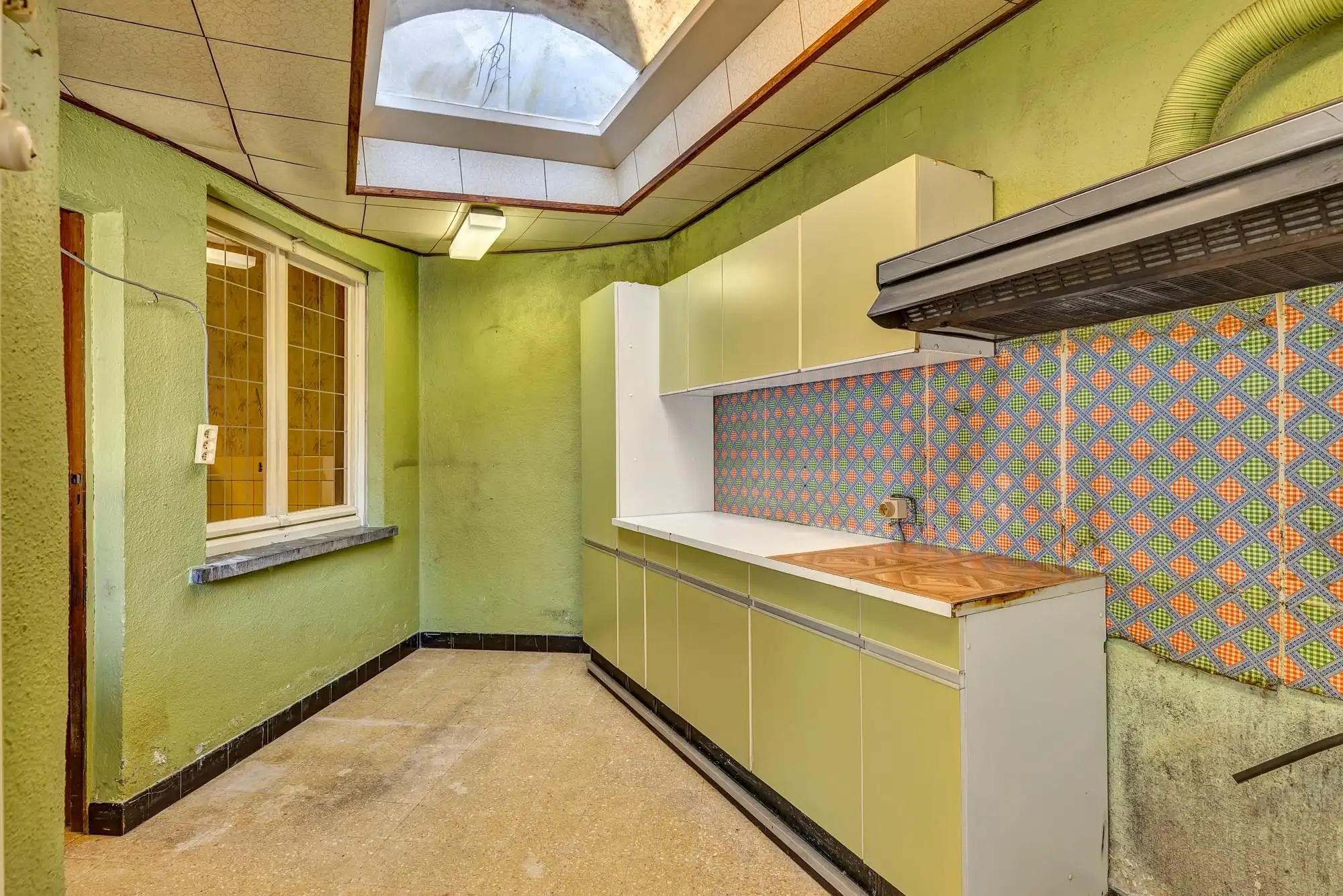 Te renoveren woning met garage foto 8