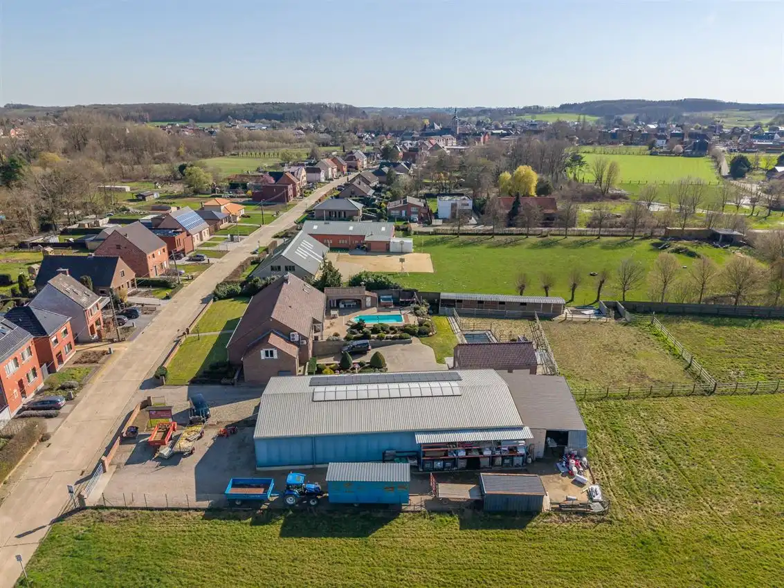 Villa grenzend aan agrarisch gebied met 4slk en opslag foto 34