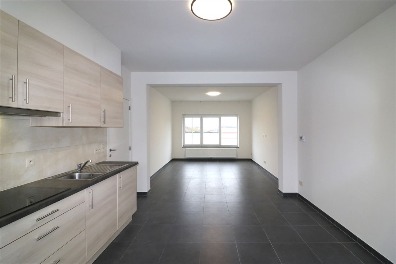 Duplex, 2 slpk. groot terras,n staanplaats, nabij station  foto 5