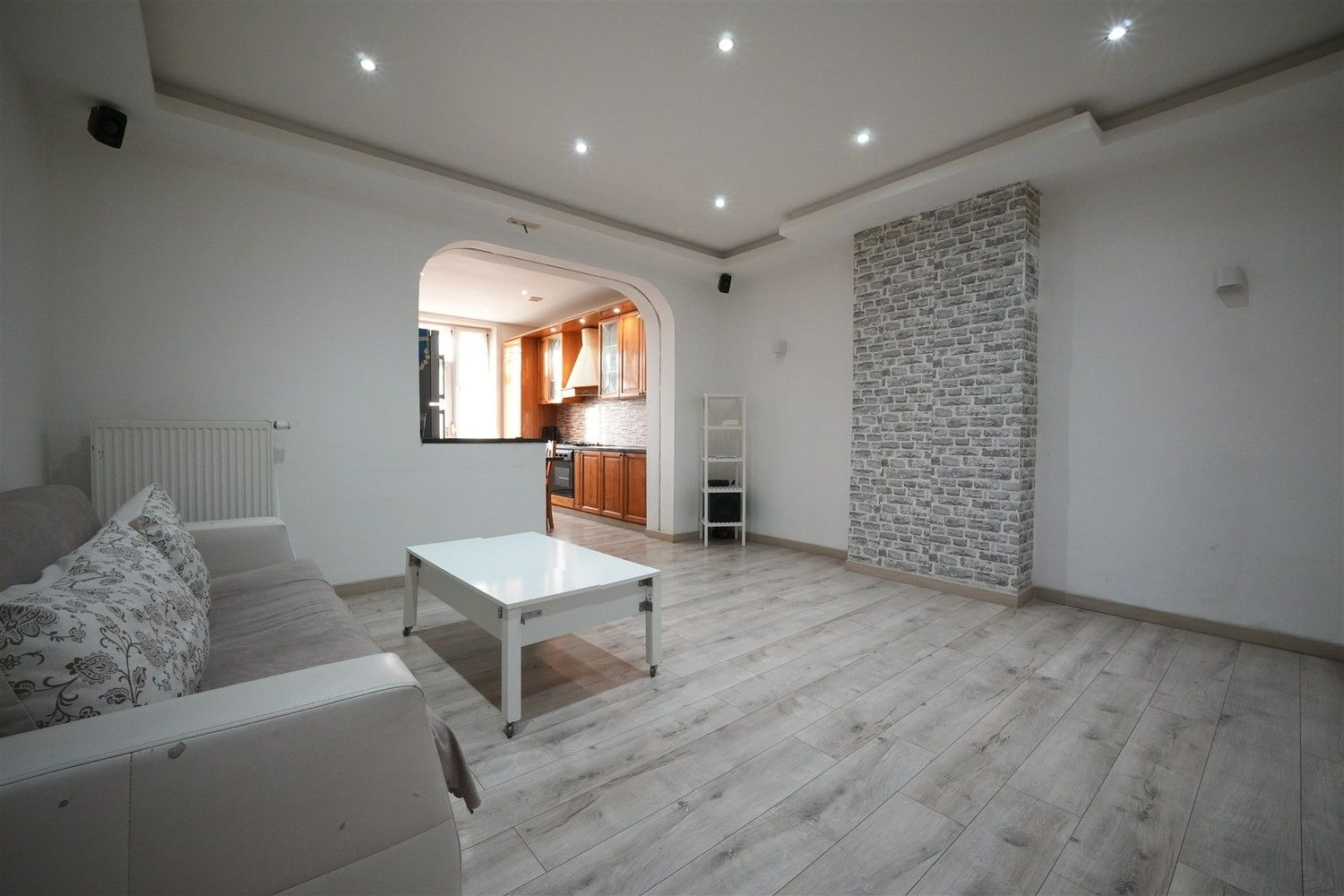 Instapklaar appartement met terras in Jette foto 5