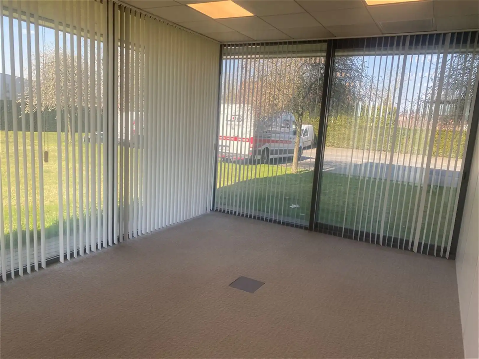 Recent gerenoveerd kantoorgebouw langs E17 vanaf 156m² tot 181m² foto 9