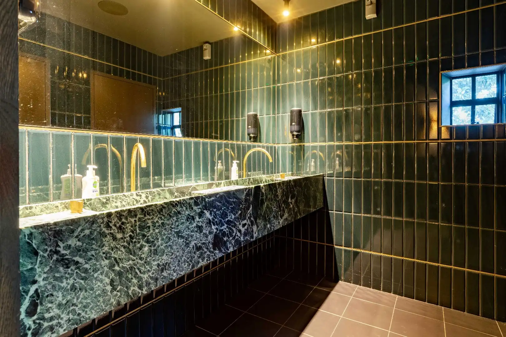 Luxe horecazaak met woonst, parking, terrassen en bureel te Oostduinkerke. foto 13