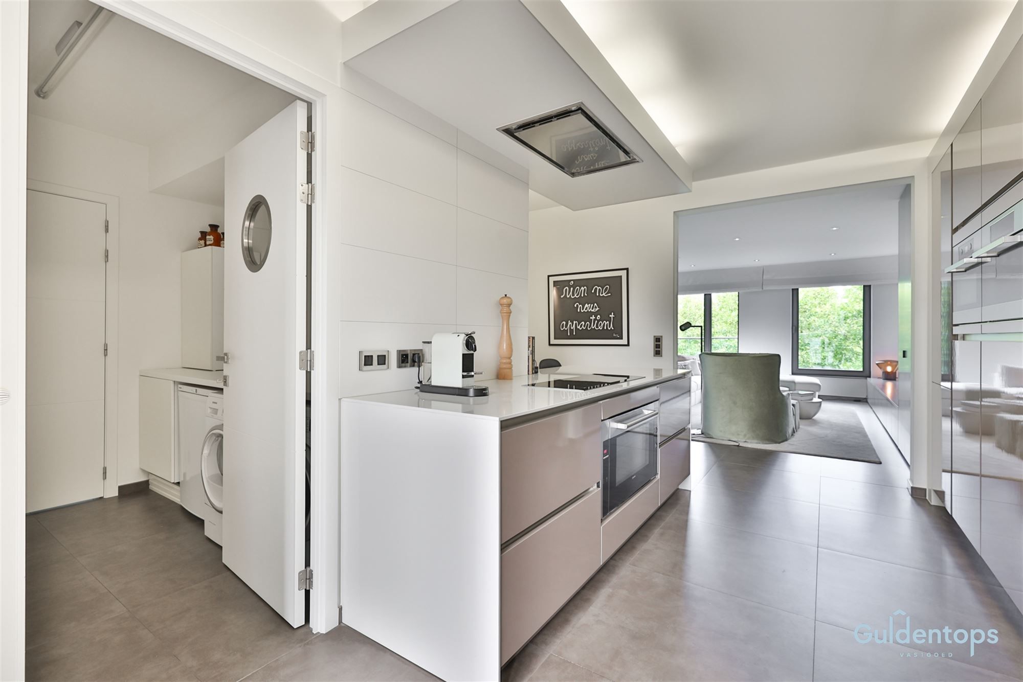 Knap ruim luxueus appartement op absolute toplocatie foto 15