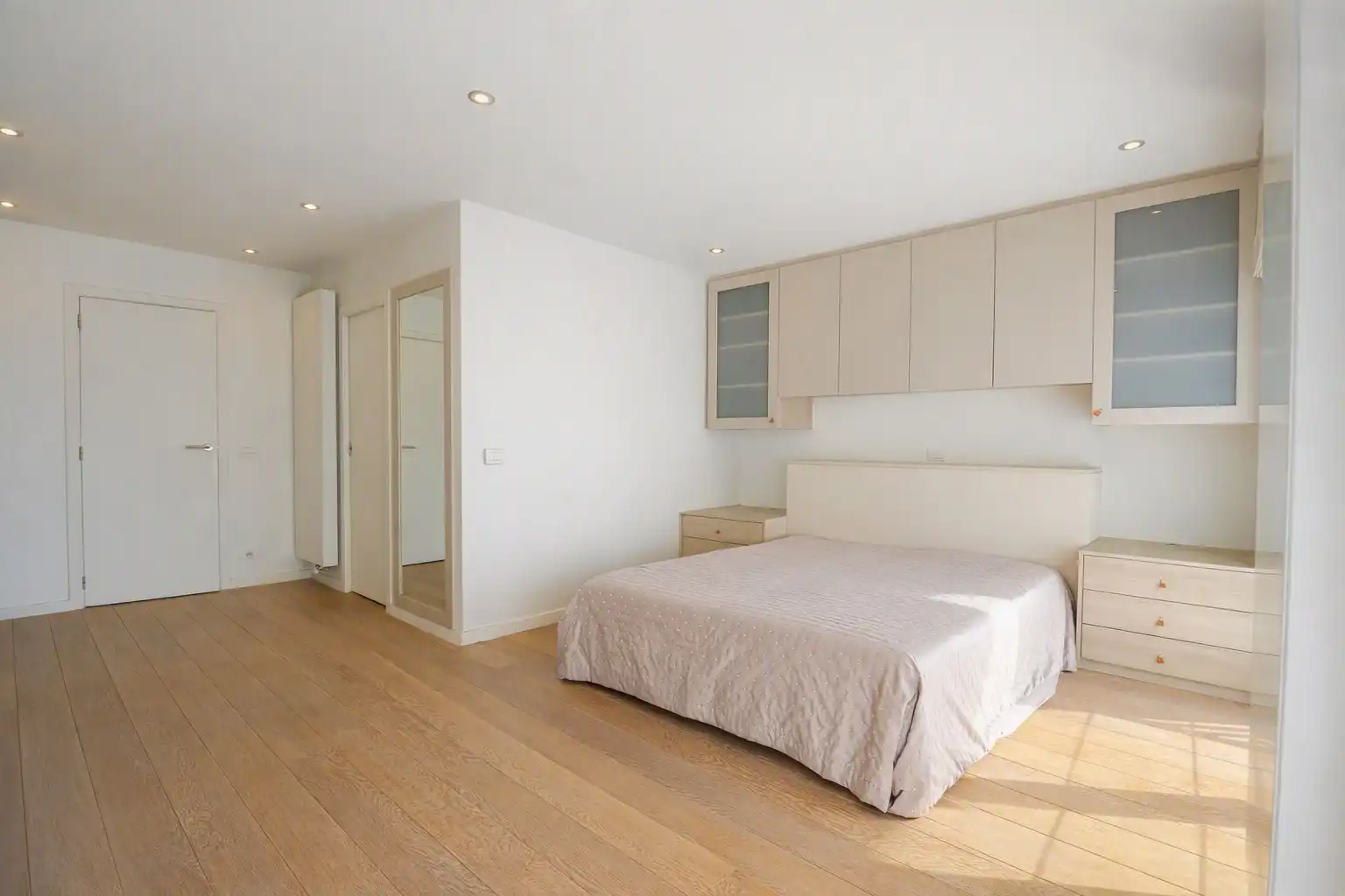 Topaanbieding – Uitzonderlijk ruim appartement gelegen in een stijlvolle residentie. foto 23