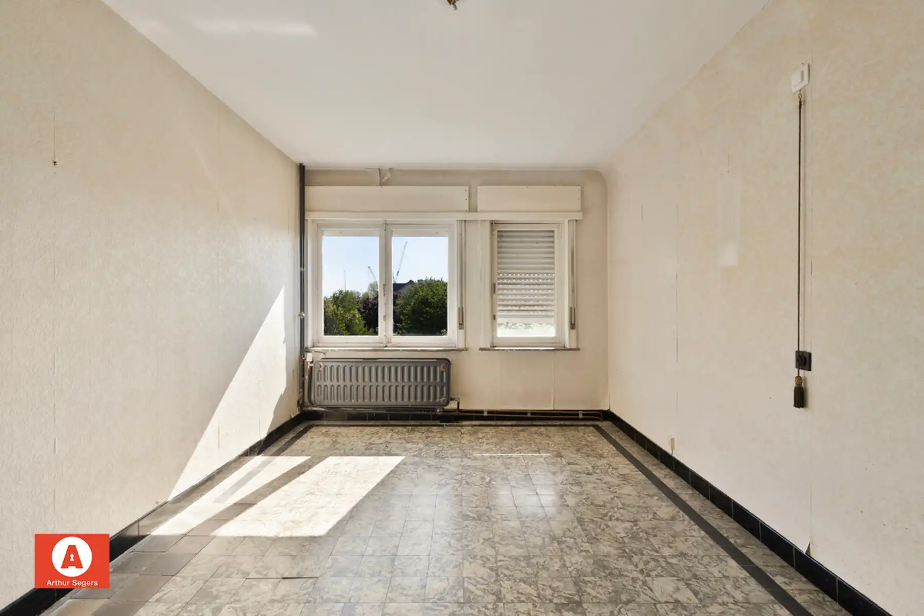 Te renoveren open bebouwing met 4 slaapkamers op toplocatie foto 19