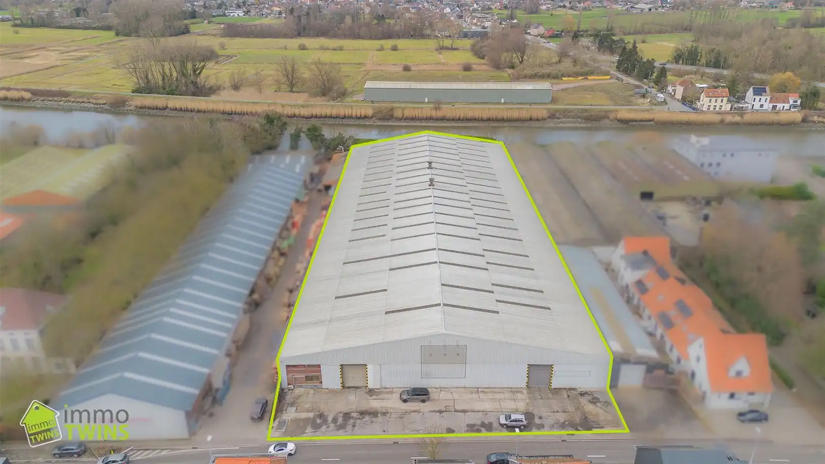 Uitzonderlijk ruim industrieel magazijn van ca. 6.900 m² te huur in Schoonaarde foto {{pictureIndex}}