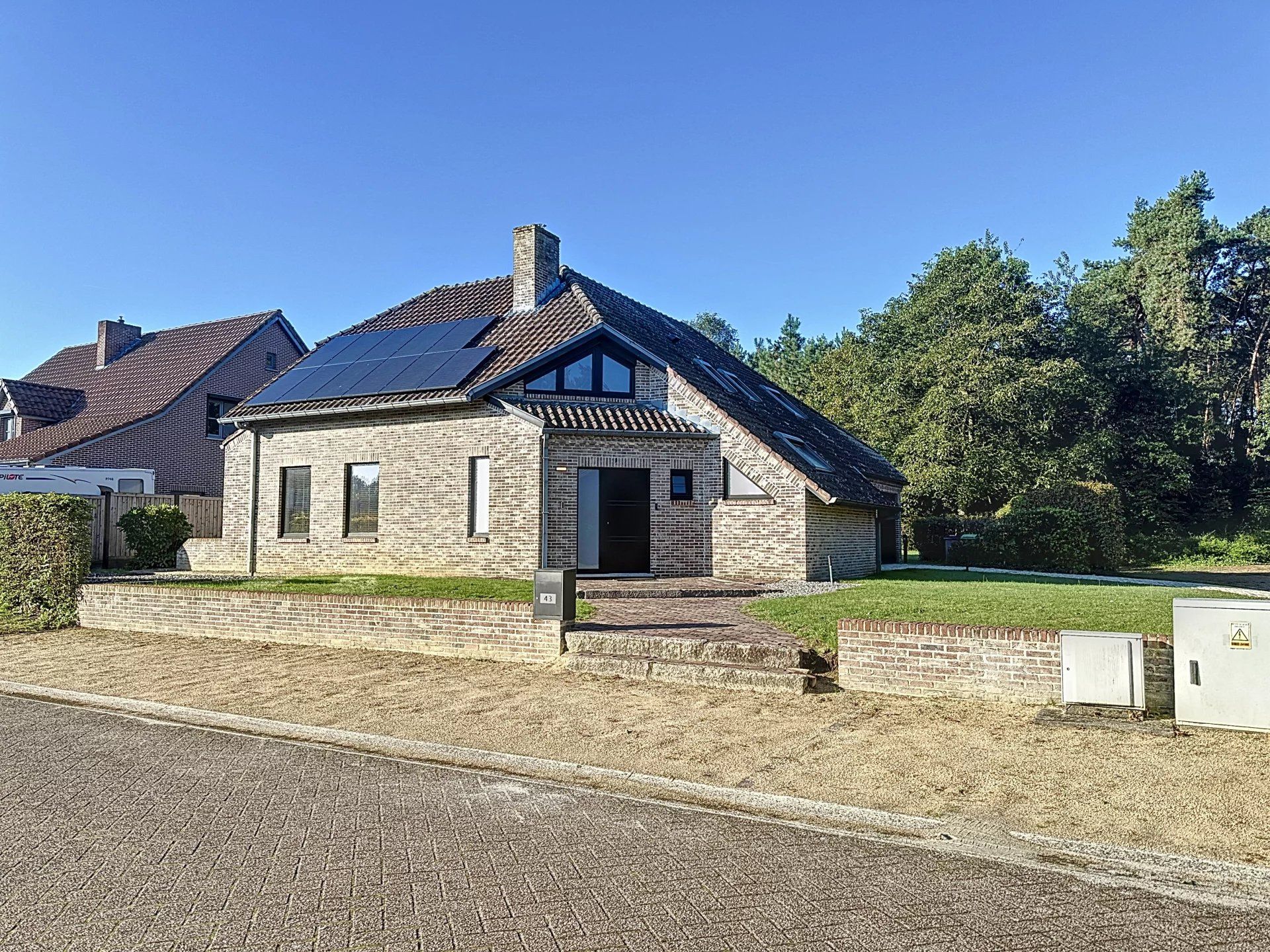 Zeer ruime A label villa met 5 slaapkamers en 2 badkamers met vergund bijgebouw van 40m² op wandelafstand van het centrum. foto 42