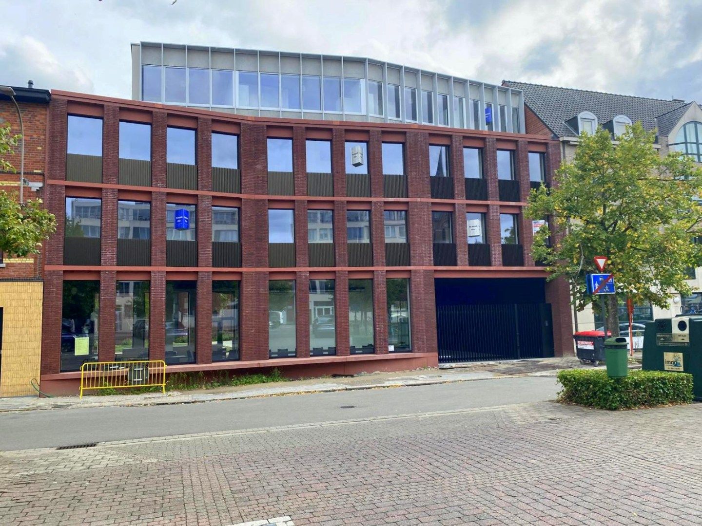 Studentenkamer (25,5 m²) te koop in "Residentie Amand 47" op het Sint-Amandsplein te Kortrijk foto {{pictureIndex}}