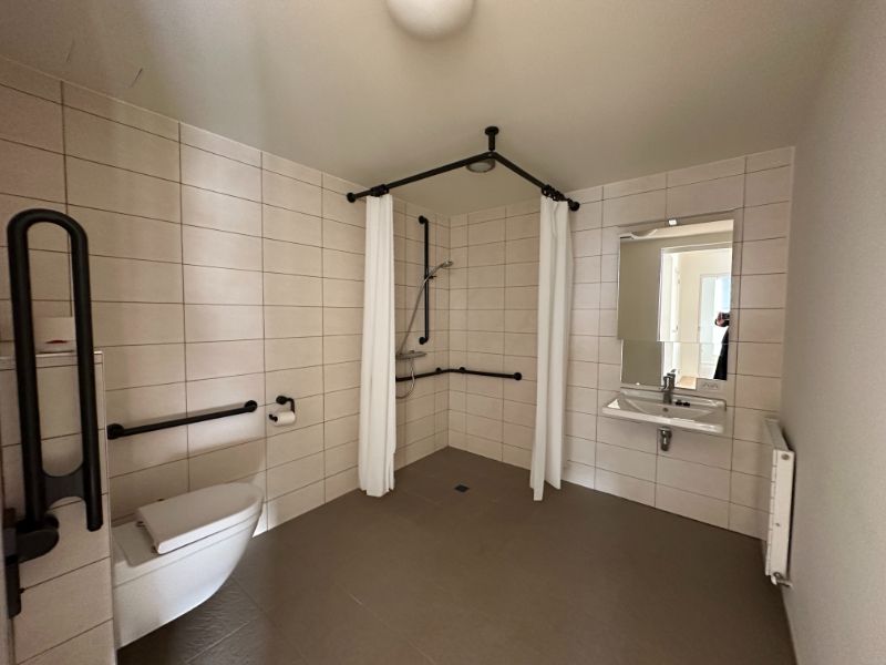 Instapklare assistentiewoning met 2 slaapkamers en een groot terras foto 12