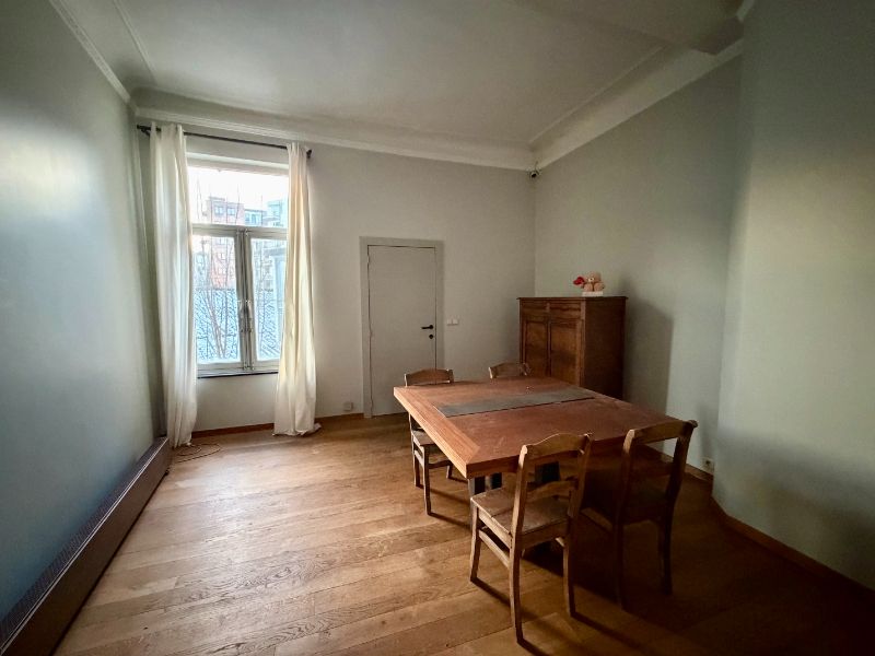 GENT CENTRUM, HEEL RUIME OP TE KNAPPEN BURGERWONING MET STADSTUIN foto 8