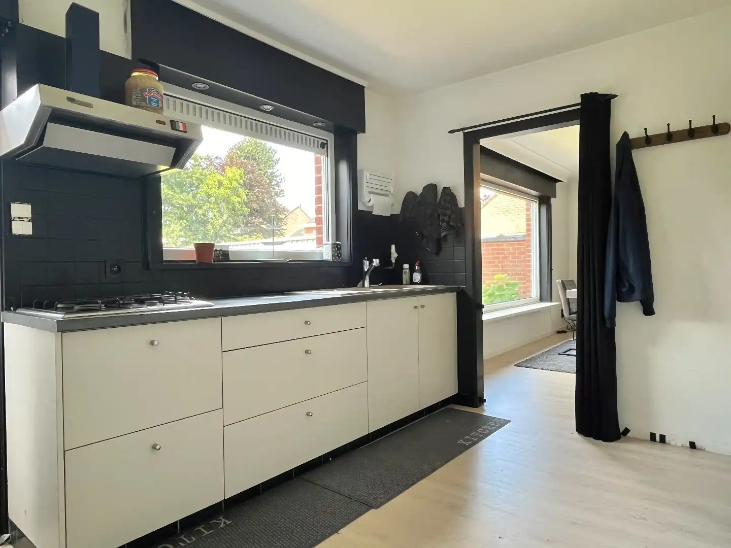 Rijwoning met 5 slaapkamers, garage en zuid-west gerichte tuin. foto 2