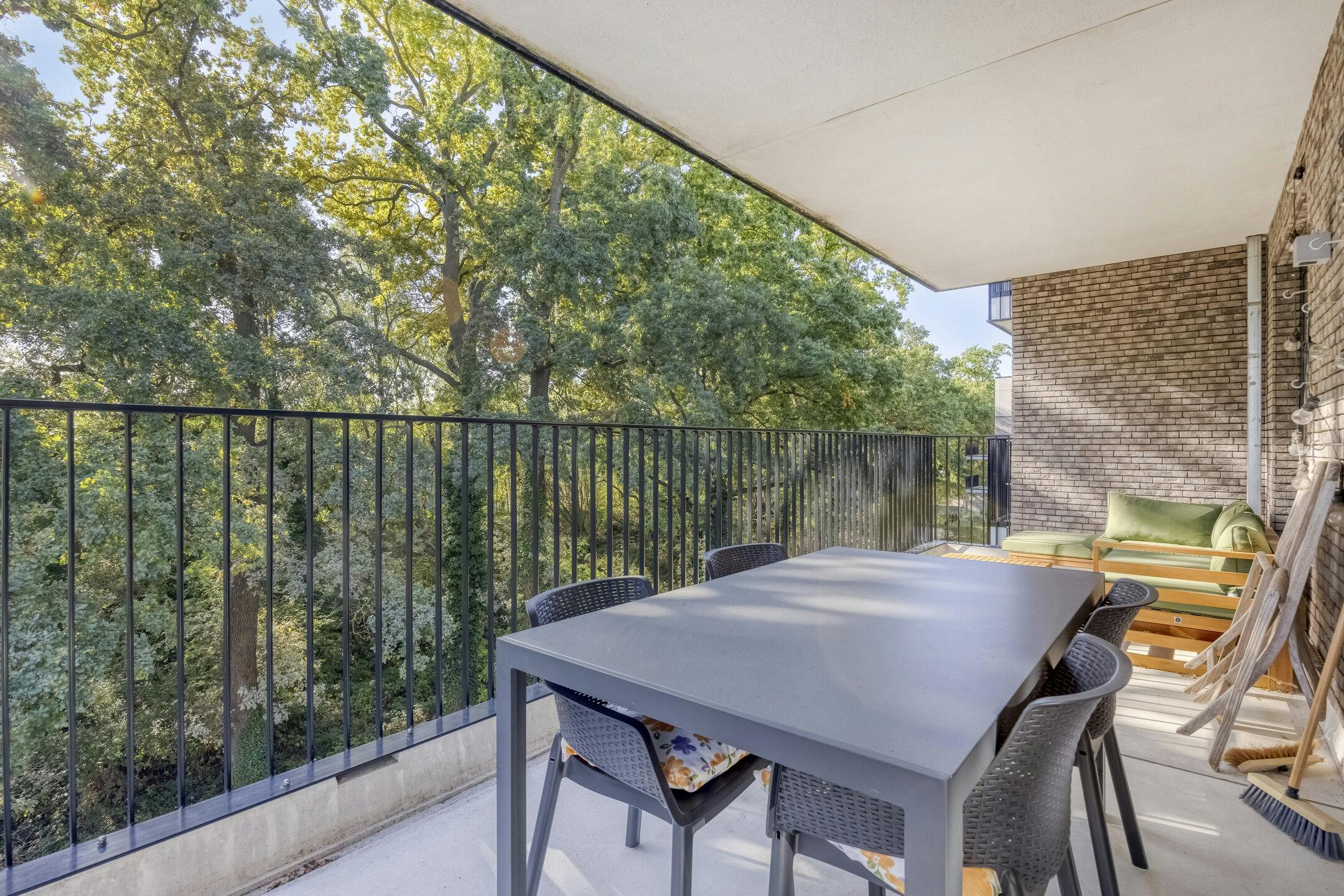 Modern 2-slpk appartement met terras en parking in Hasselt foto 6