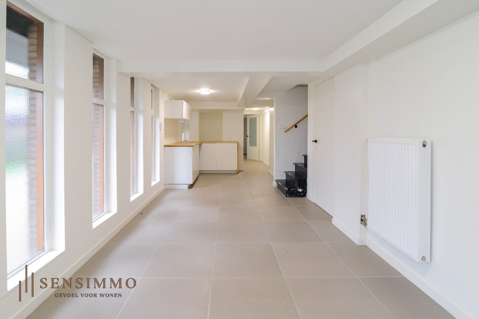 Gerennoveerde halfopen bebouwing met 3 slaakamers, terras, tuin en dubbele garage foto 11