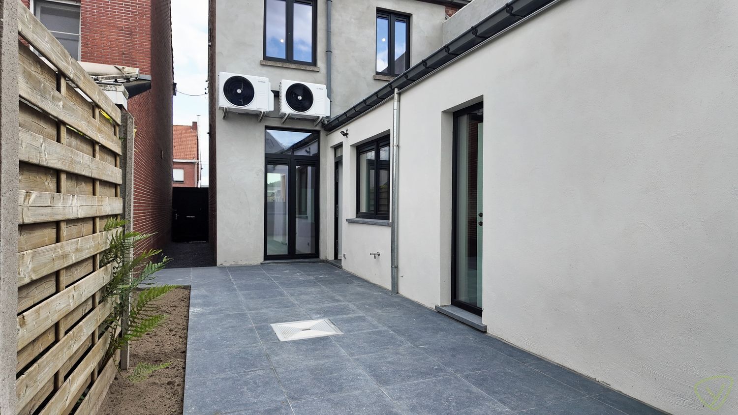 Kwaliteitsvol gerenoveerde en zeer energiezuinige woning vlakbij Veldekensbrug! foto 16