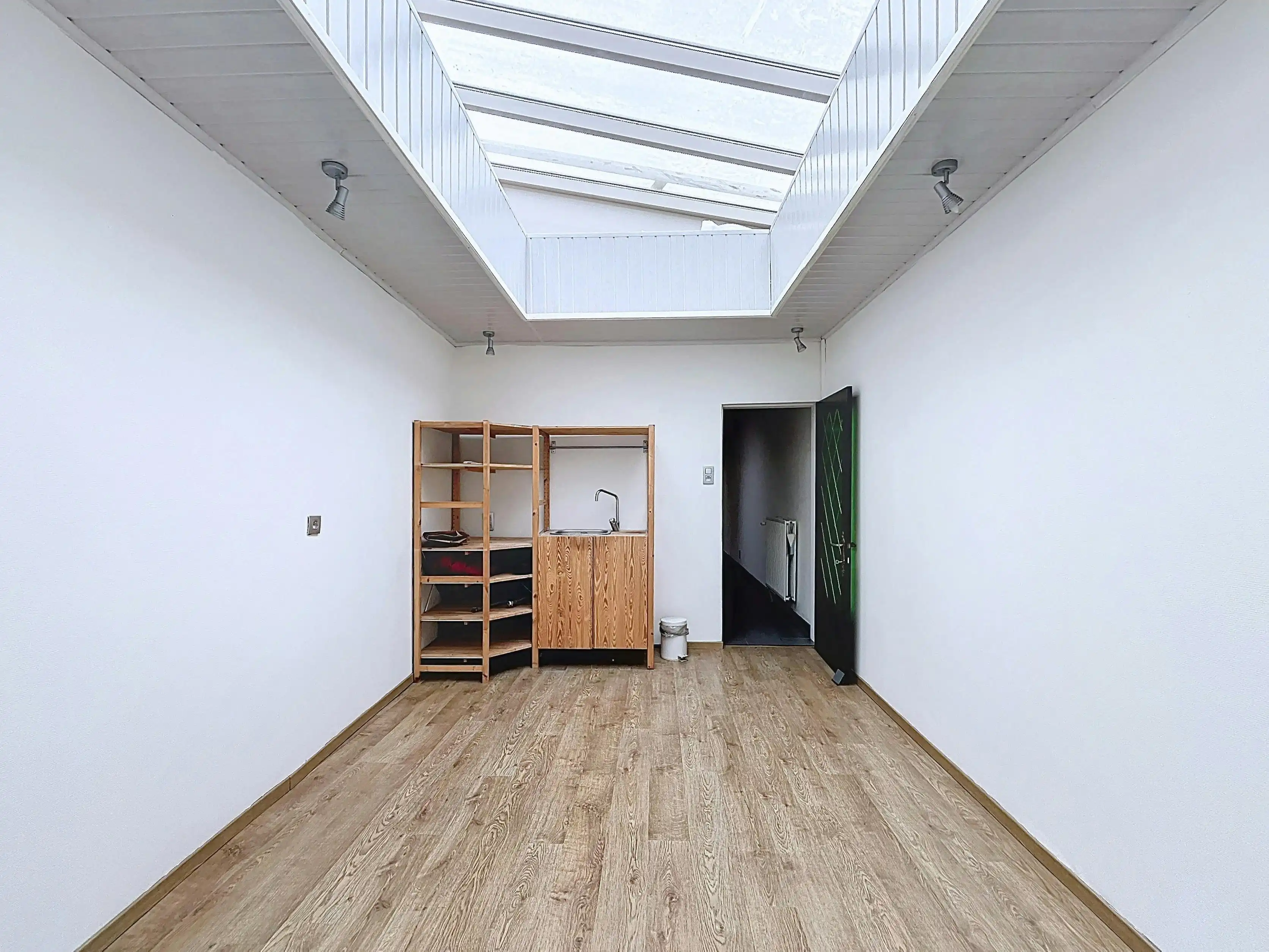 Handelshuis te koop op de Markt van Eeklo foto 9