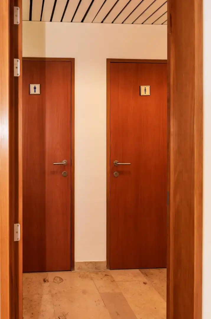 Kantoorruimte:Winkelruimte te huur in Voeren – 184 m² met parkeergelegenheid foto 11