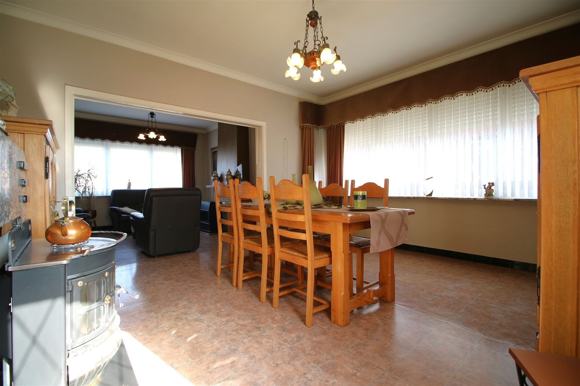 Te renoveren woning HOB met 4 slpk foto 3