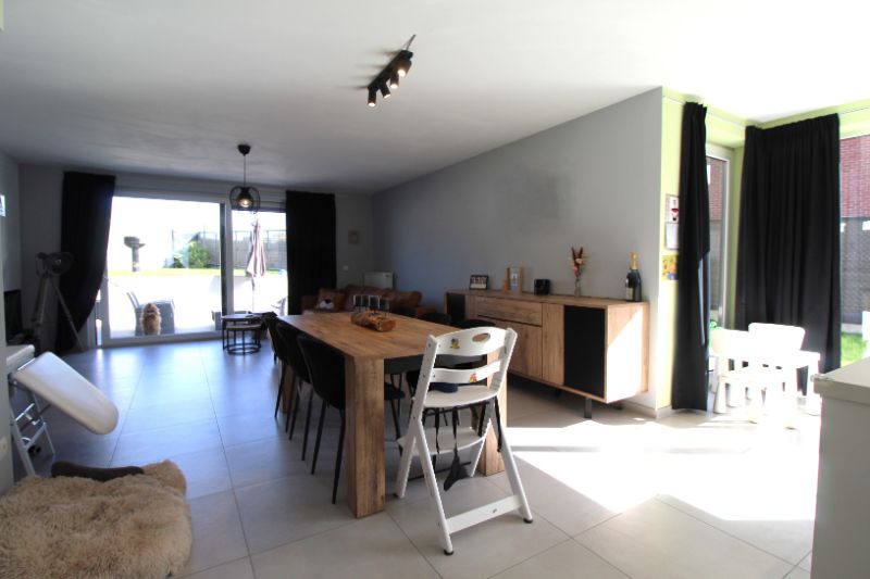 ​​​​​​​Recente halfopen woning in centrum van Heule foto 2