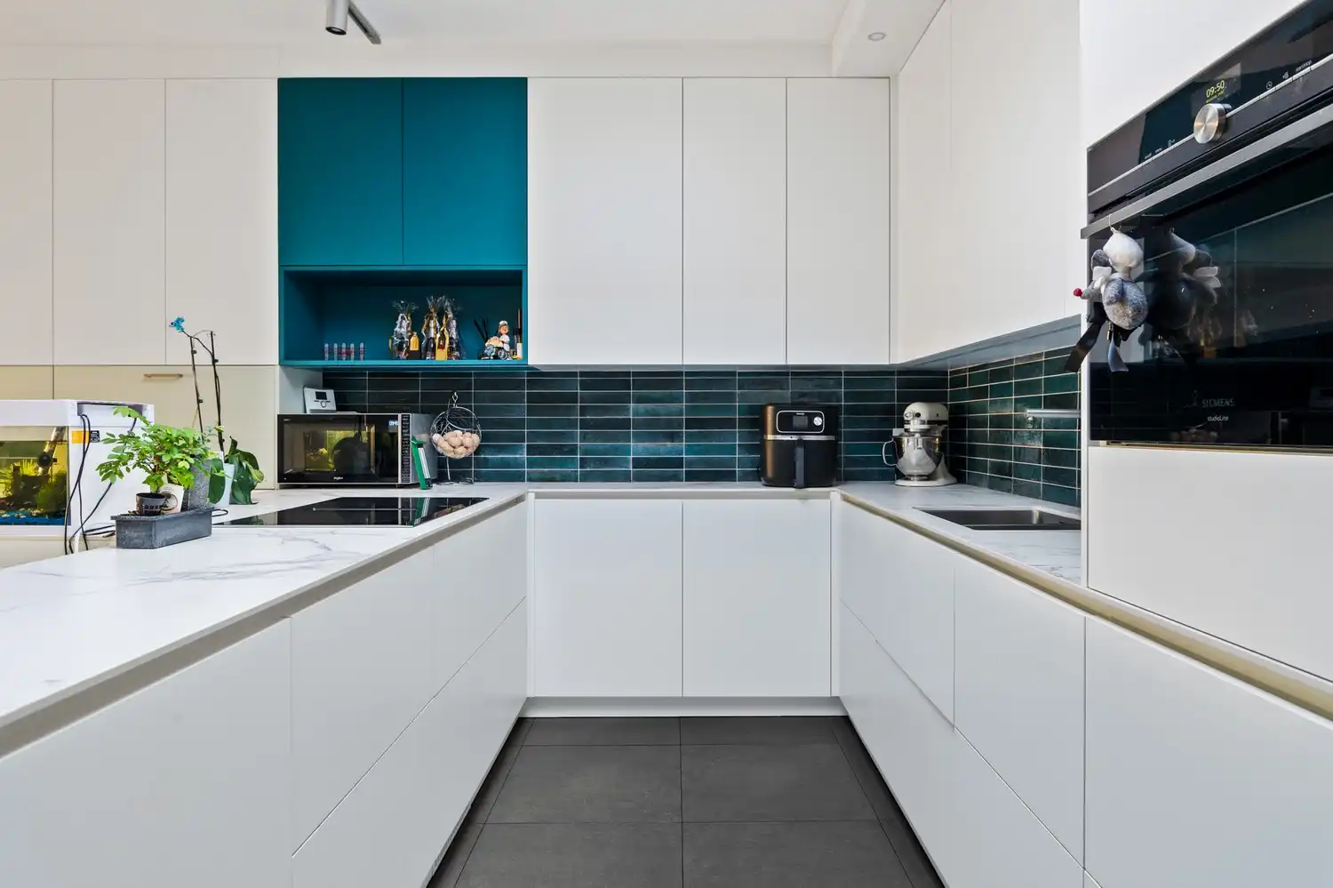 Instapklare woning met 4 slaapkamers, garage en tuin te Niel foto 4