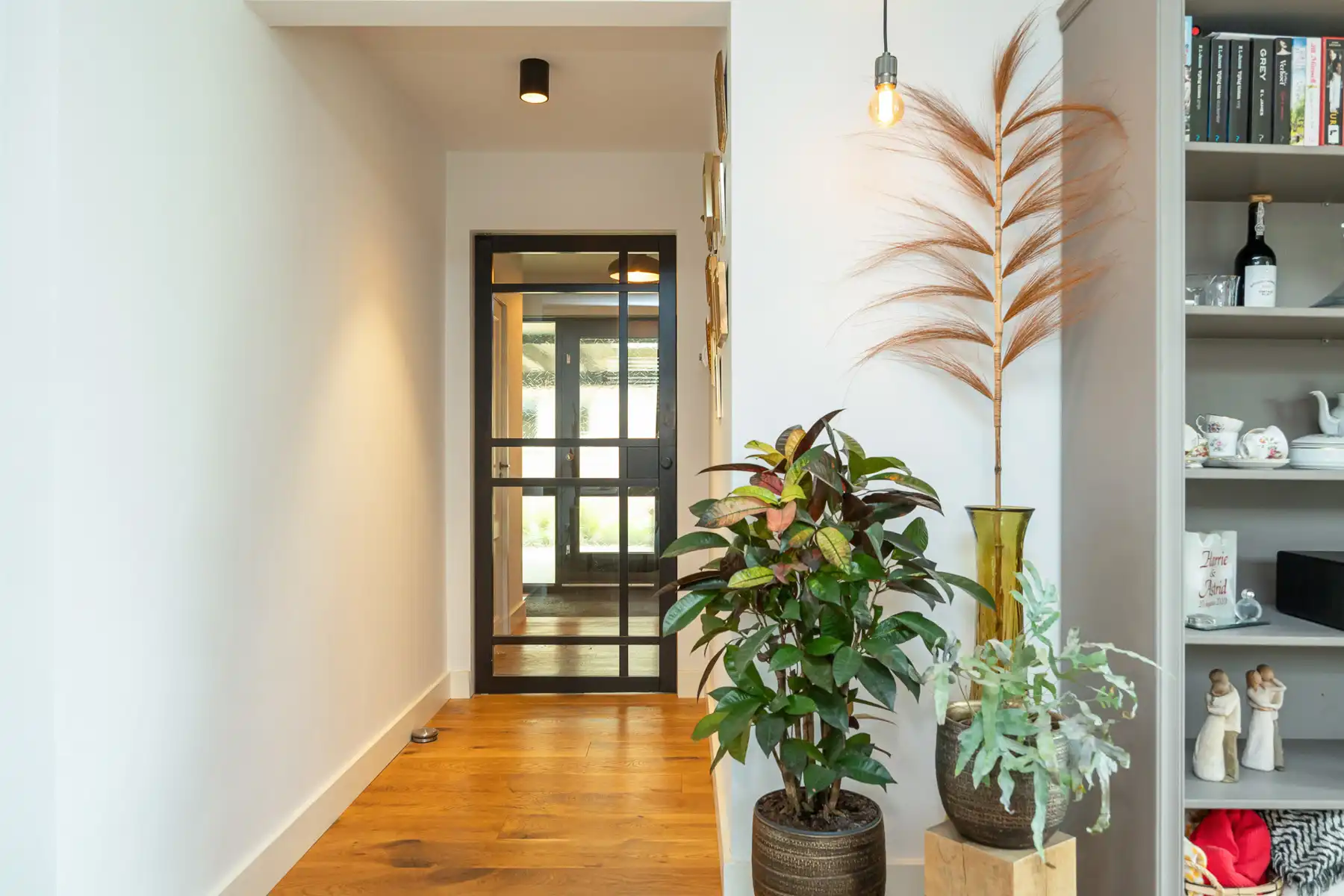 Gerenoveerde gezinswoning met zonrijke tuin op ca 1.081 m². foto 9