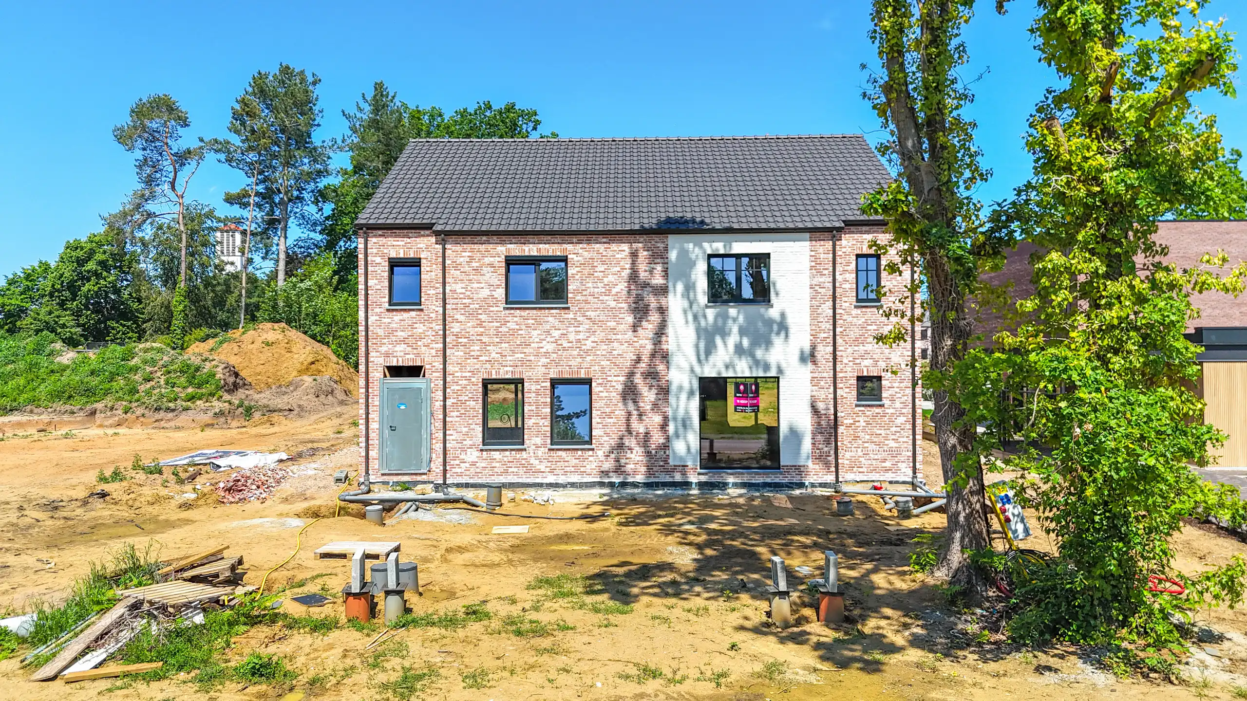 Prachtig gelegen casco+ woning met 4 slaapkamers! foto 2