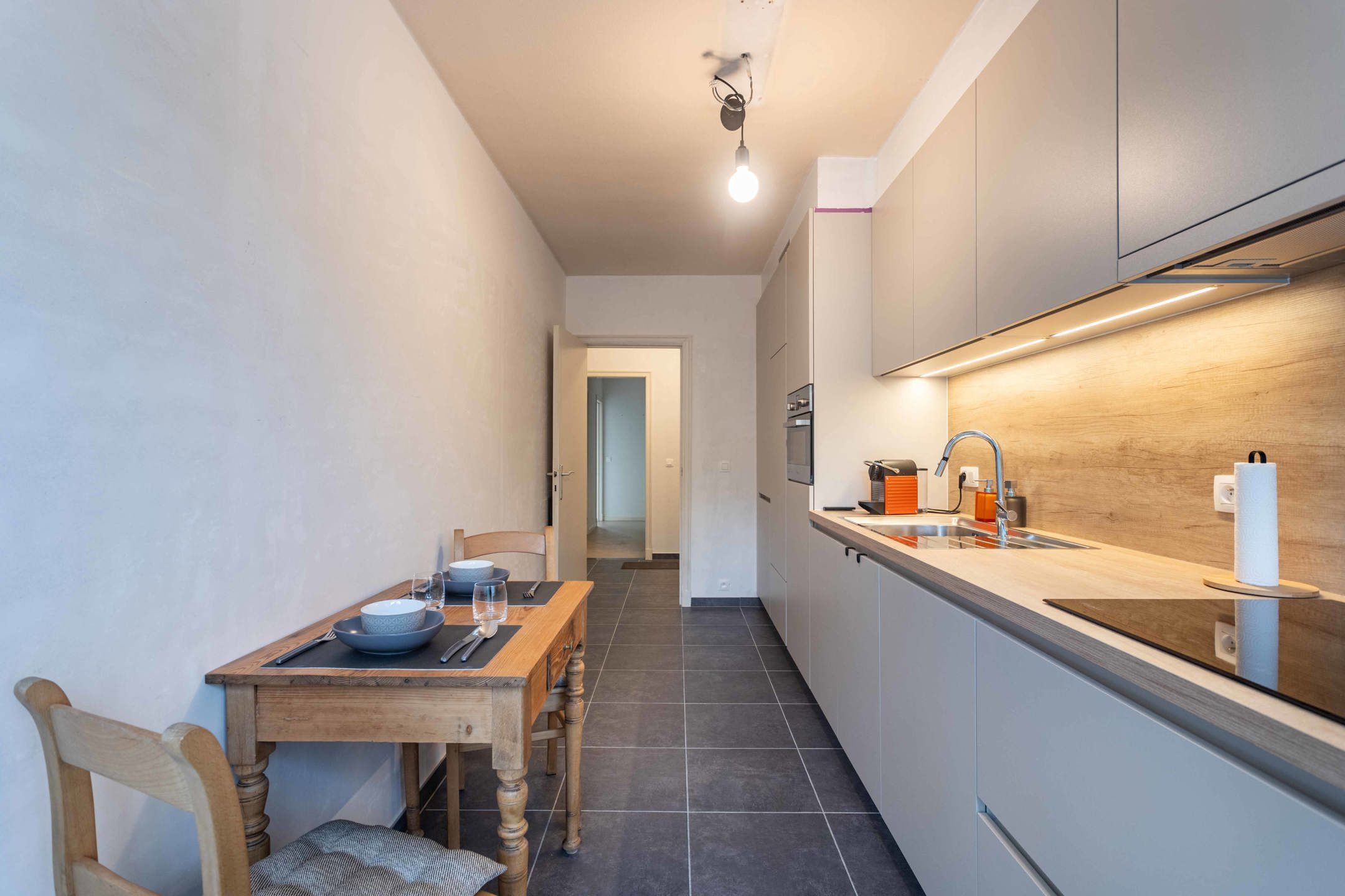 Lichtrijk en volledig gerenoveerd appartement foto 7