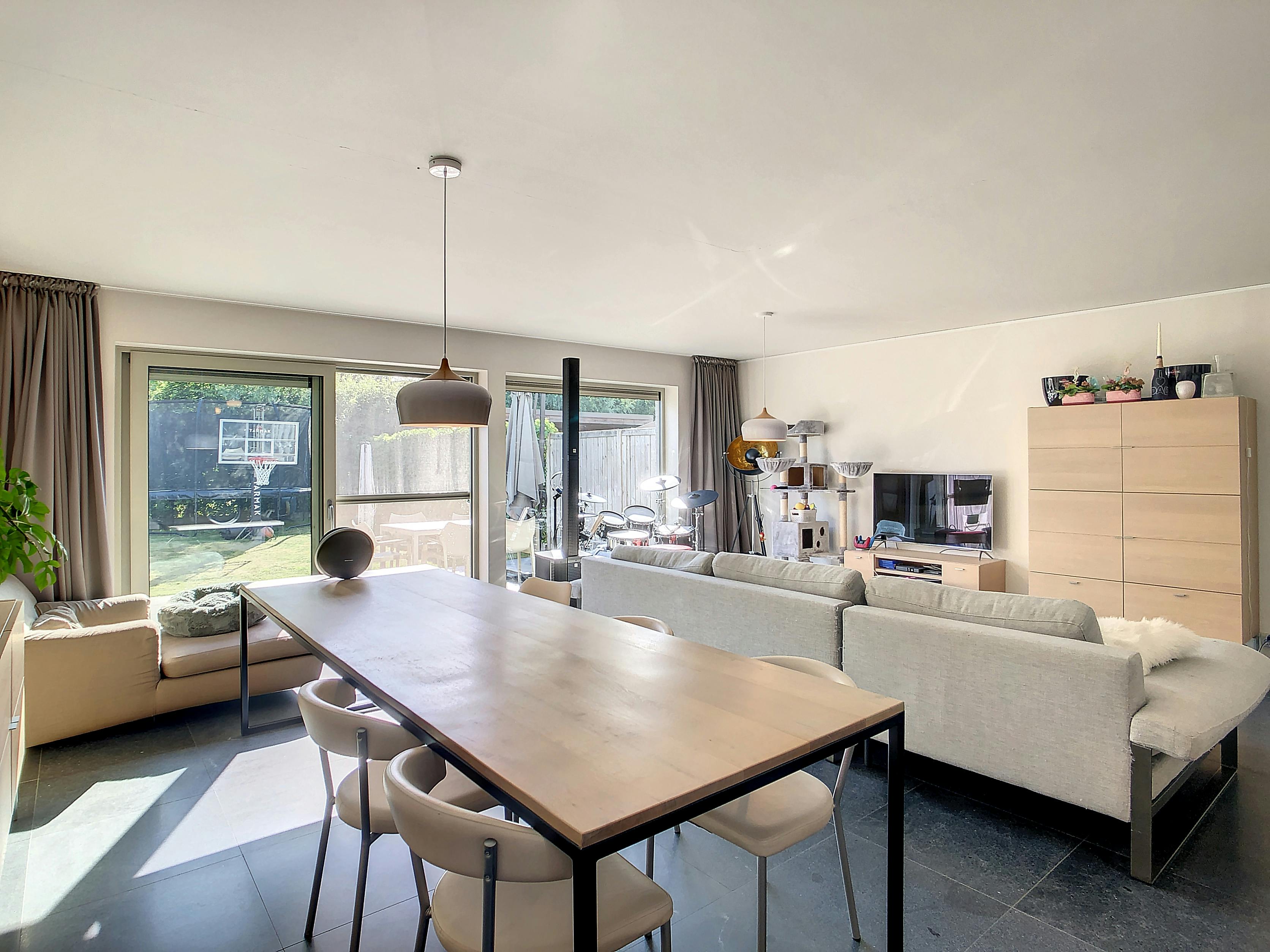 Recente woning (200m²) met 4 kamers te huur in Kortrijk foto 2