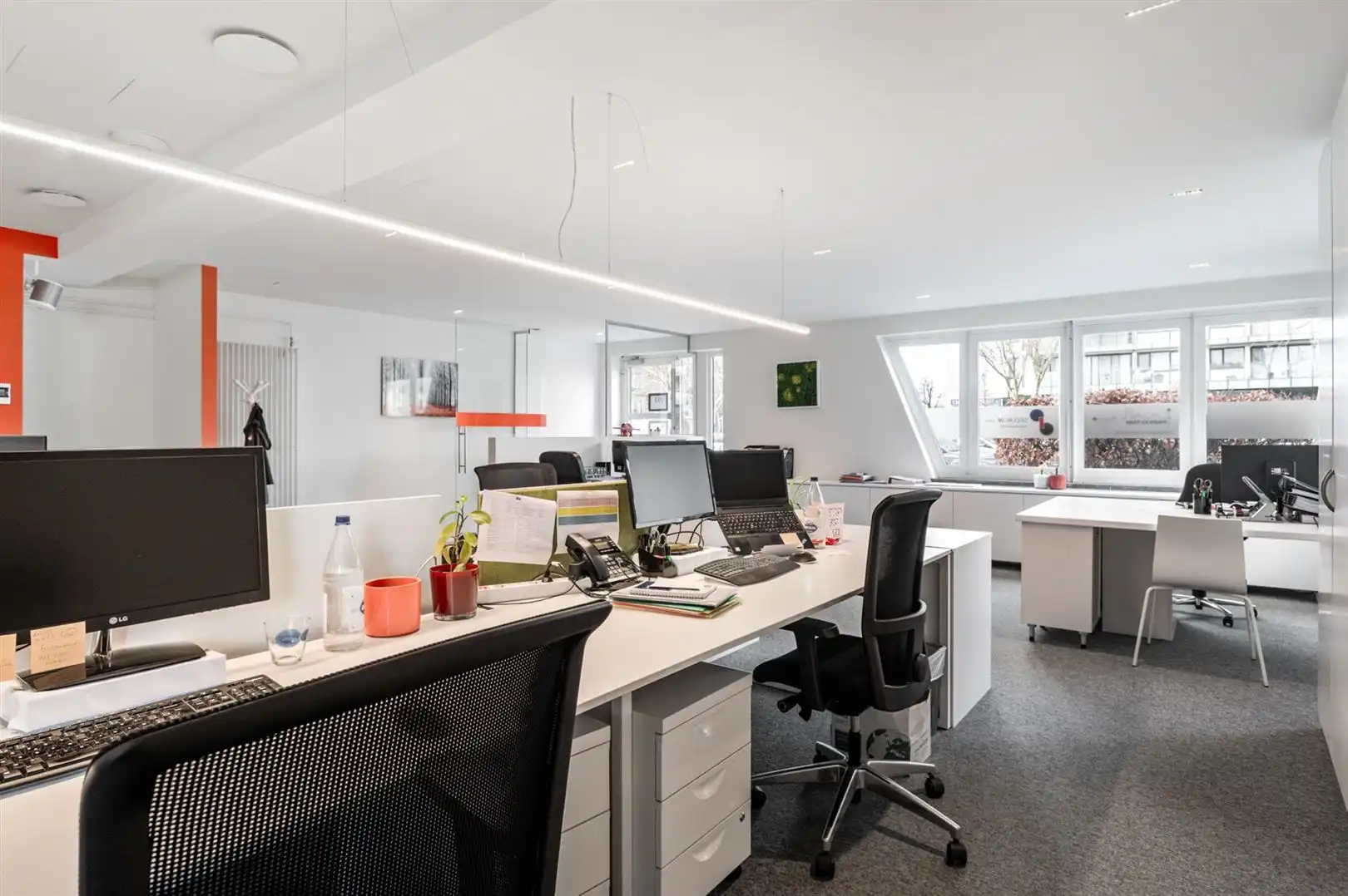 Instapklaar kantoor langs bruisende Lambrechtshoekenlaan. foto 5
