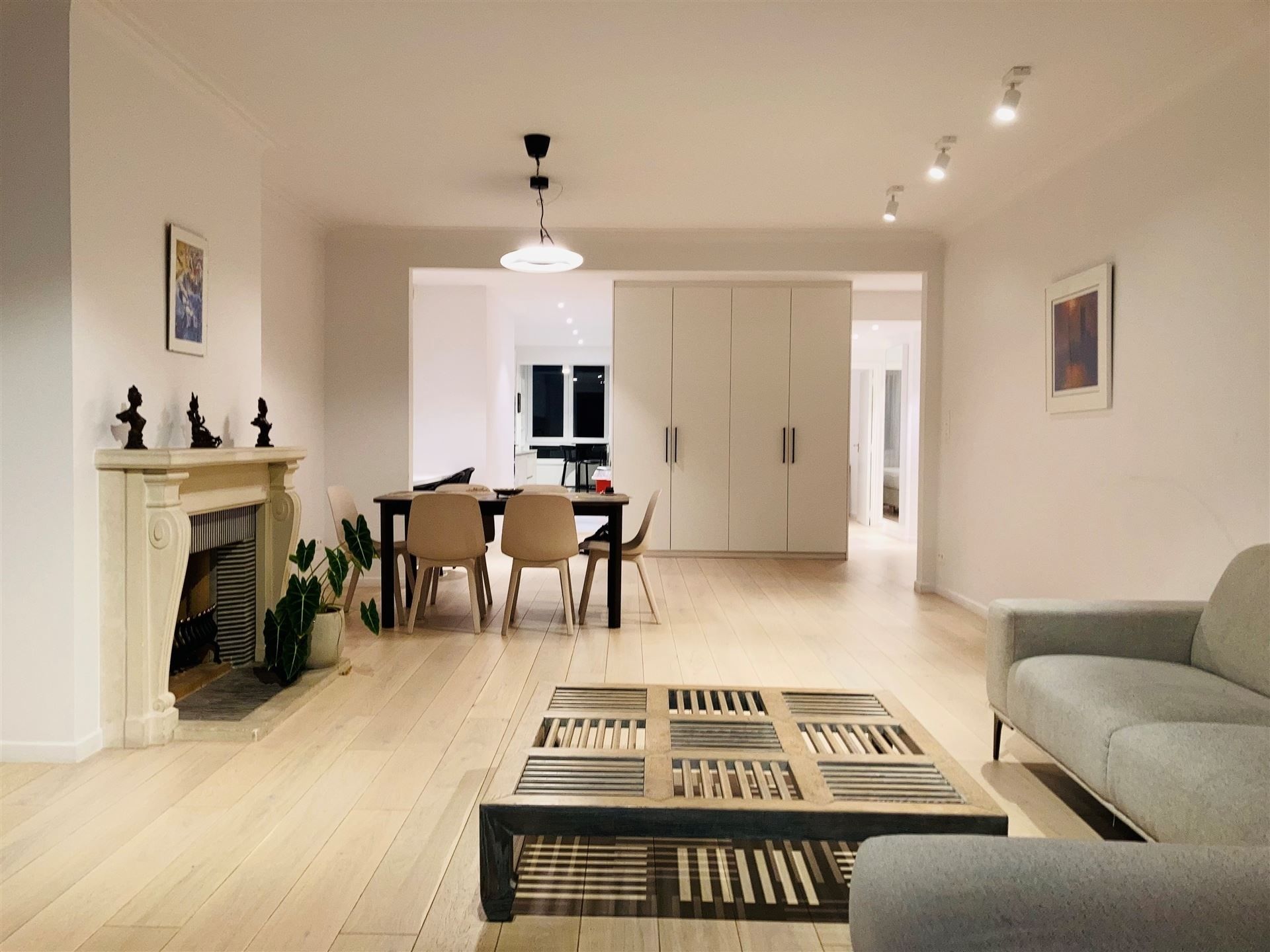 Luxueus 3SK gemeubileerd appartement - Europese wijk foto {{pictureIndex}}