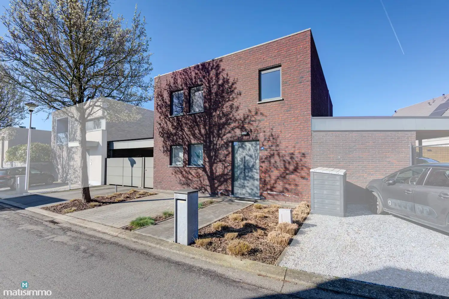 RUIME NIEUWBOUWWONING MET 3 SLAAPKAMERS, TUIN EN CARPORT MET AUTOMATISCHE POORT NABIJ HET CENTRUM VAN BILZEN foto 2