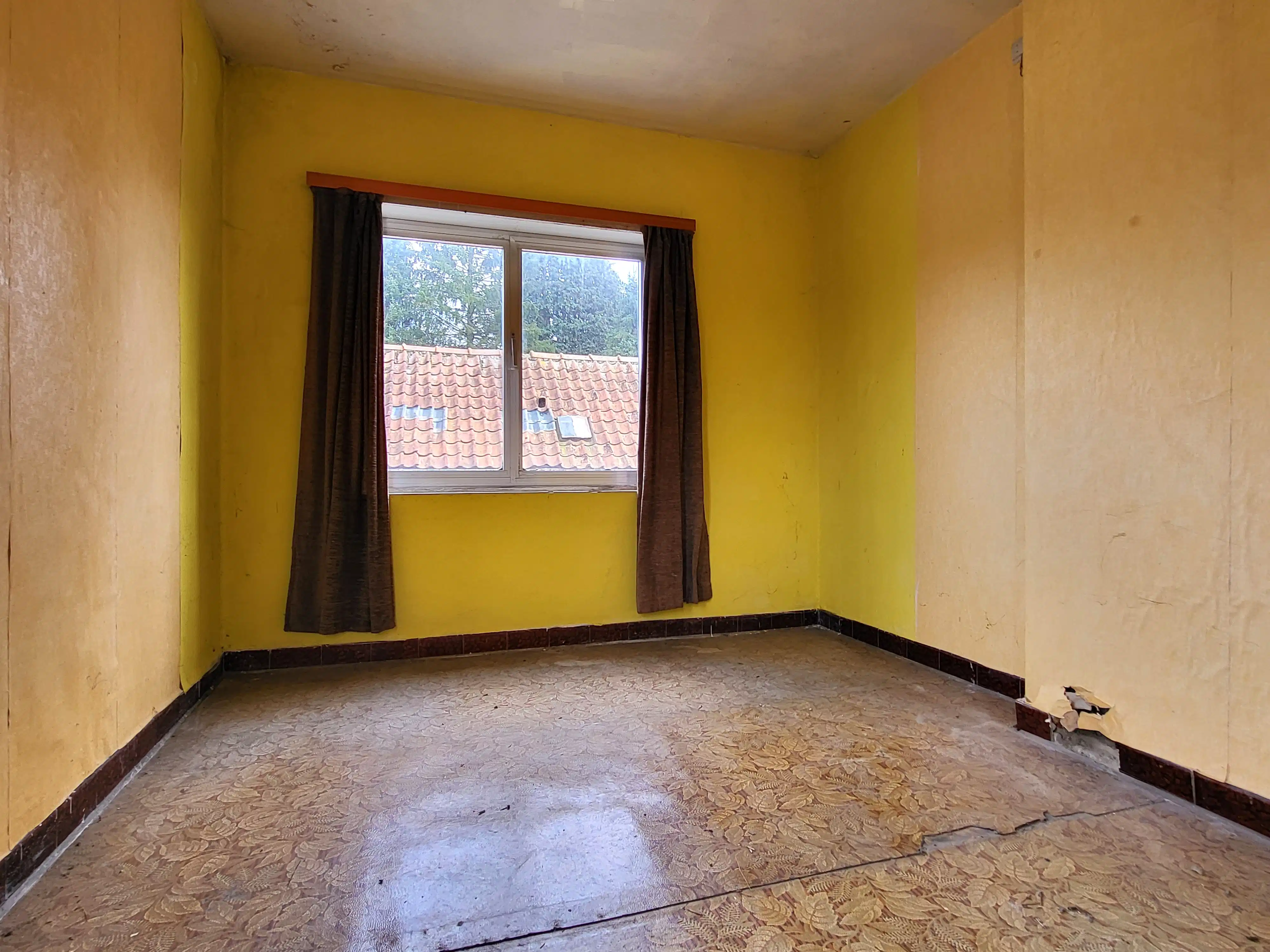 Te renoveren woning met veel charme en ruime tuin op 671 m².  foto 24