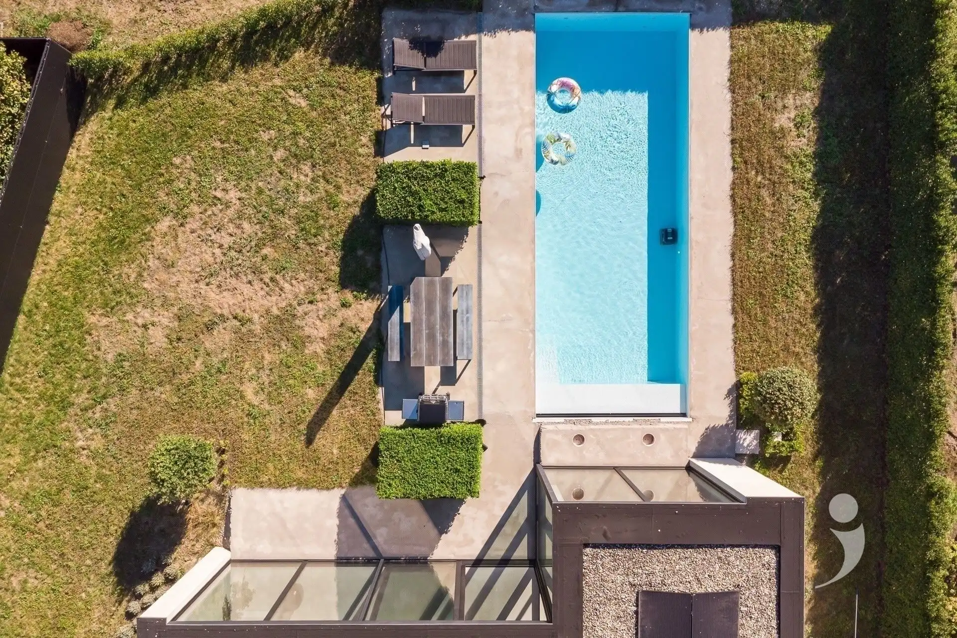 High-end architectenwoning met zwembad en prachtig zicht op de achterliggende weides foto 48