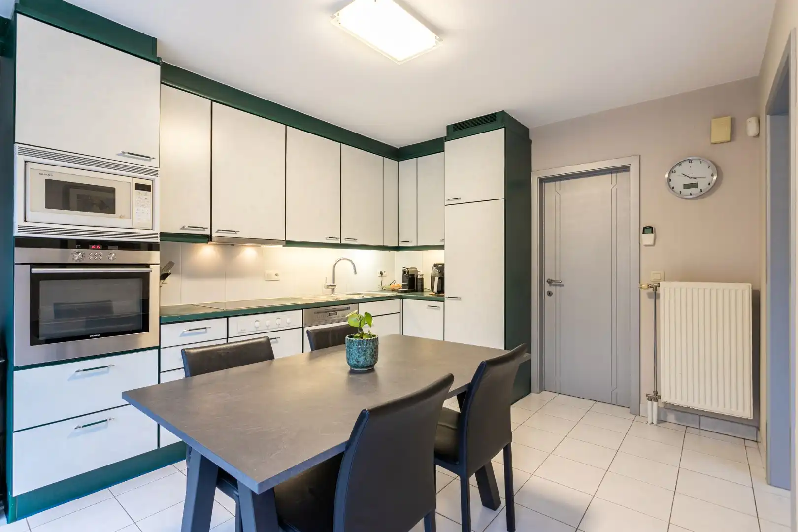 Instapklare woning 3 slpks, garage en ruime tuin (8,8are) foto 8