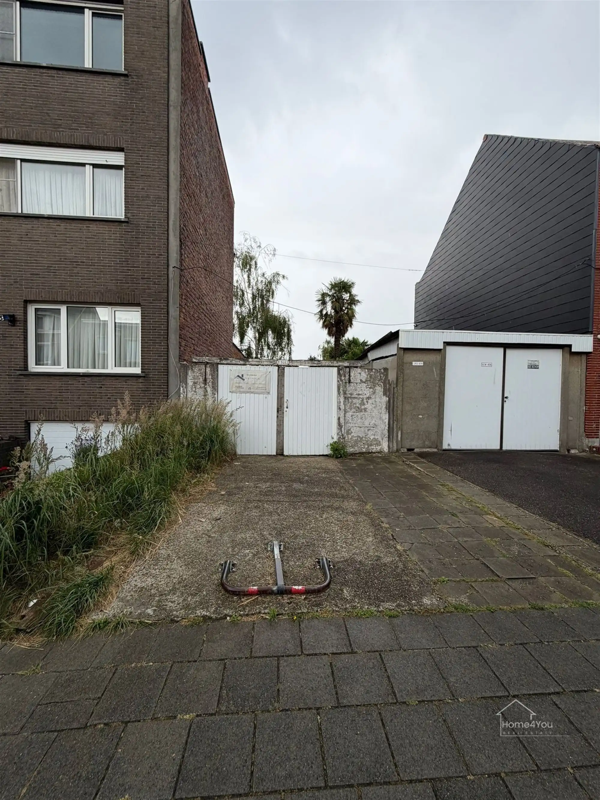 Perceel grond met aanwezige garage (evt af te breken) foto 3