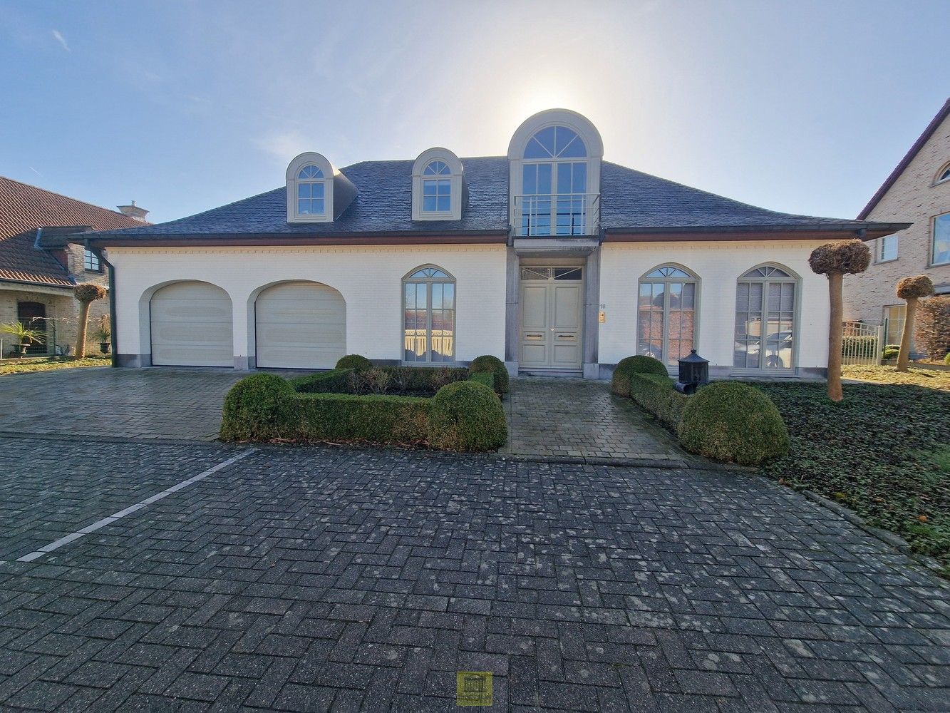 Charmante ruime villa in rustige, doodlopende straat foto {{pictureIndex}}