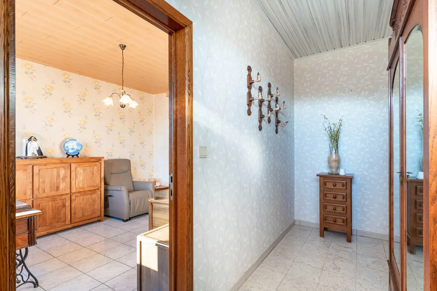 Rustig gelegen halfopen woning met 3 slaapkamers, garage en west gerichte tuin in Sint-Truiden foto 2