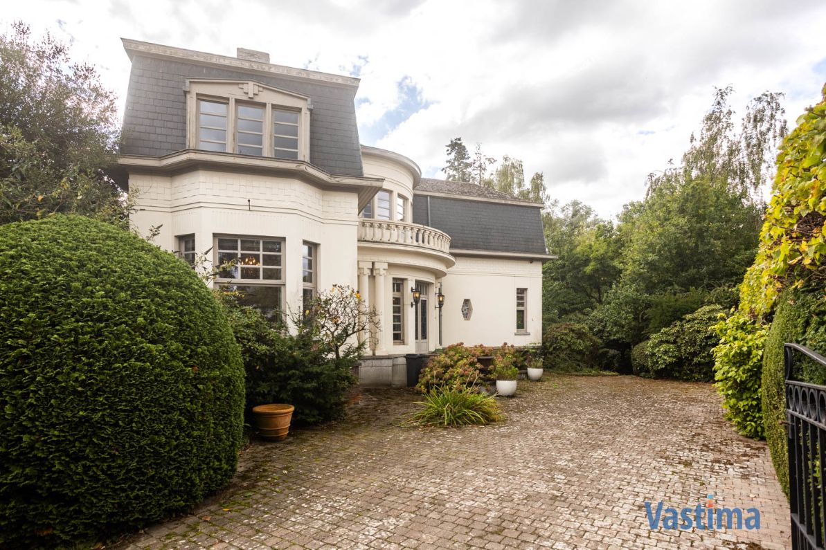 Karaktervolle villa met authentieke charme in een groene setting foto 4