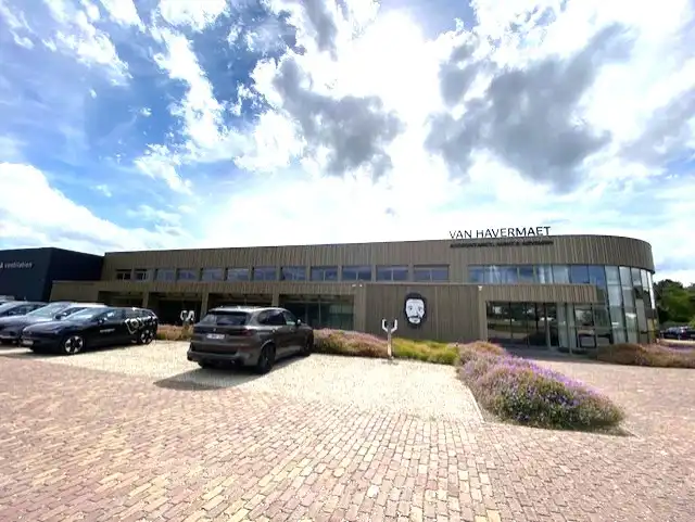 Stijlvolle kantoorruimte 300+m² met 16 autostaanplaatsen ideale ligging langs E313. foto 25