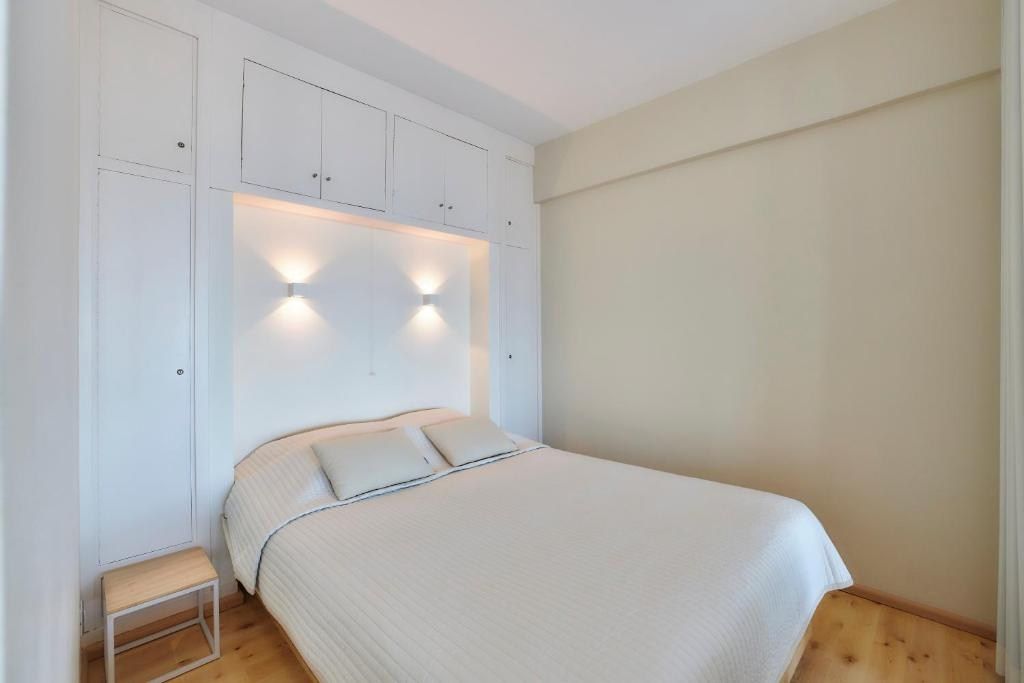 INSTAPKLARE STUDIO MET SCHITTEREND ZICHT OP ZEE  foto 6