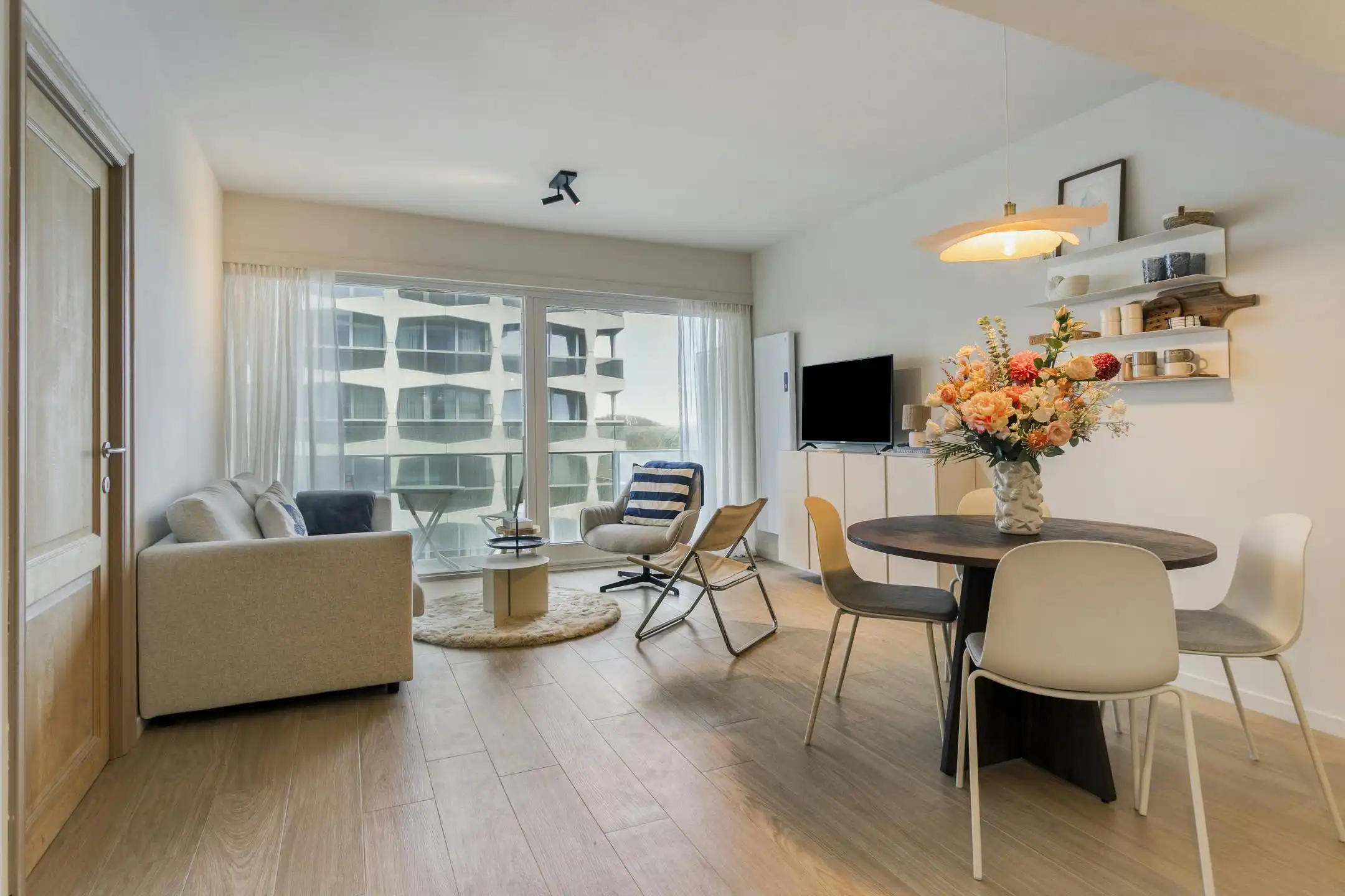 Gerenoveerd appartement met 1 slaapkamer en terras in De Panne foto 2